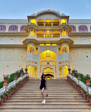 Sushrii Shreya Mishraa Instagram - Living the dream!Royally 💁🏻‍♀️🏰🌠
📍 @samode_hotels