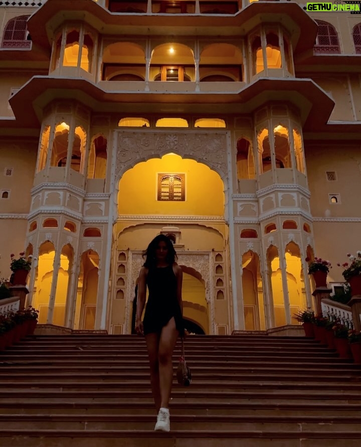 Sushrii Shreya Mishraa - 5.1K Likes - Living the dream!Royally 💁🏻♀️🏰🌠
📍 @samode_hotels
