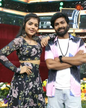 Suveta Shrimpton Instagram - Poove Poove 😍

#SunTV #Poongodi #Suveta #PandiKamal #SunDigital