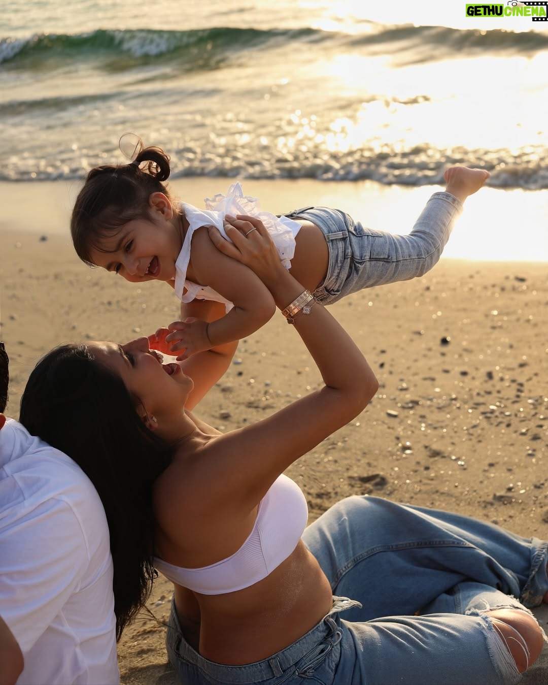 Swati Verma - 98.3K Likes - Baby #3 is on the way — arriving this August! 👶🏻🍼Vanessa & Valentina are getting promoted to big sisters 👯♀️💕
📸- @lovin_baby_studio