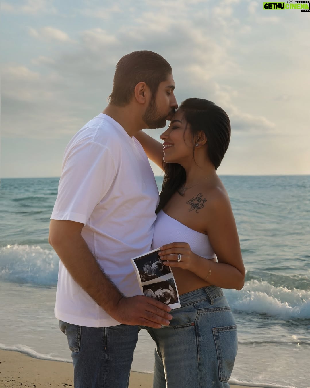 Swati Verma - 98.3K Likes - Baby #3 is on the way — arriving this August! 👶🏻🍼Vanessa & Valentina are getting promoted to big sisters 👯♀️💕
📸- @lovin_baby_studio