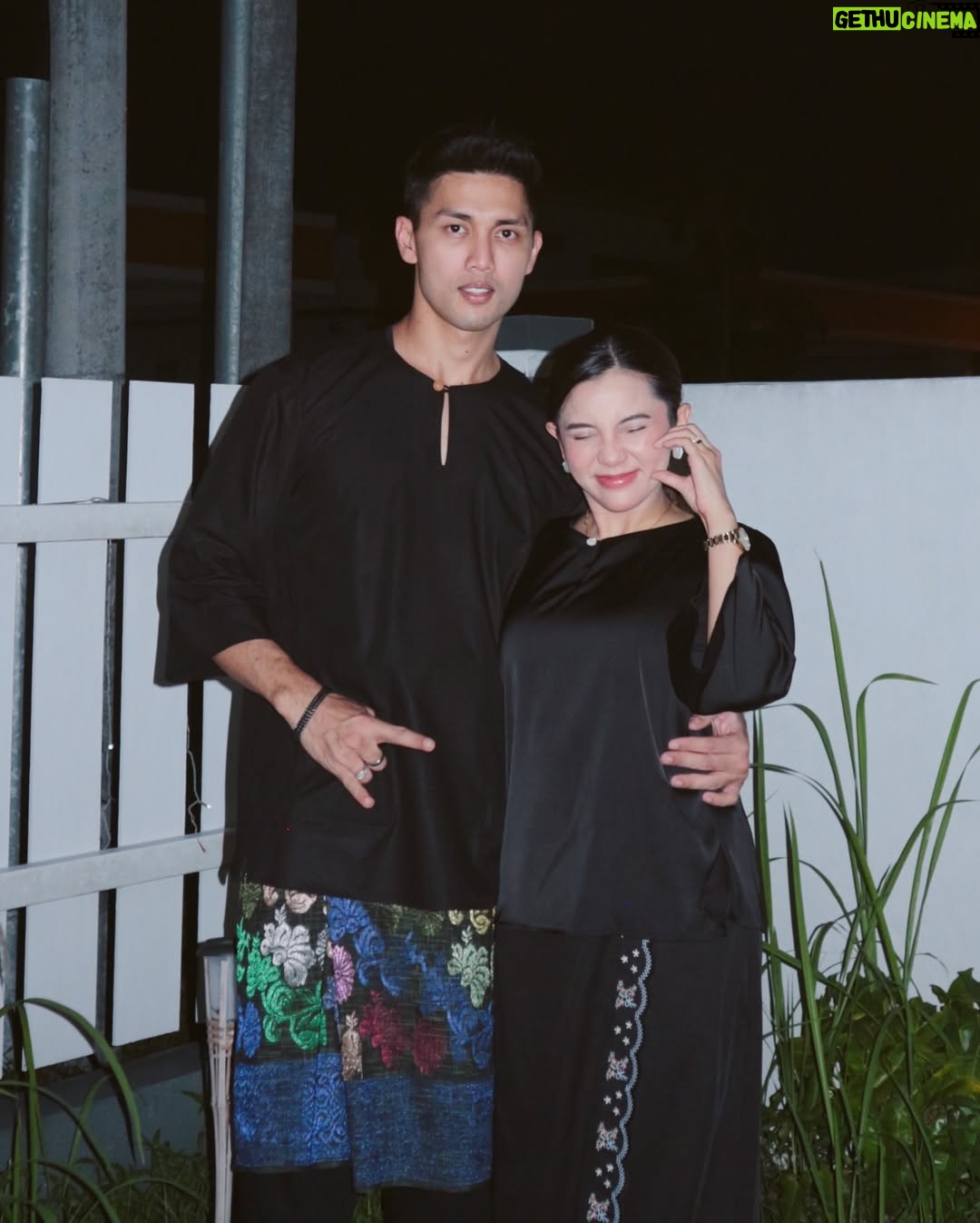 Sweet Qismina - 42.6K Likes - Hari raya kedua masih berdua, mengharapkan doa yang baik dari semua supaya dapat beraya bertiga, tahun hadapan la tapi. Panjang umur kita jumpa lagi ek.
#TeamRayaJohor ๐คโจ