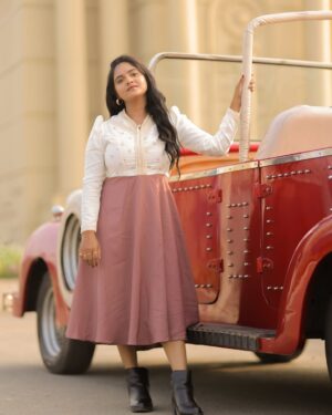 Swetha Vijay Instagram - English “புறா”🕊️

MUA : @kaviyaartistry_off 
Costume : @miya_designers 
Photography: @ruban_photography_7