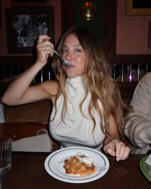 Sydney Sweeney Instagram - as sweet as apple pie (this is my attempt at a very very late jan x feb photo dump im sorrryyyyy)