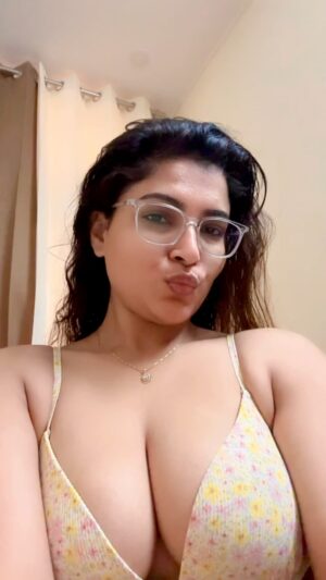 Tanya Chaudhari Instagram - Subah Subah Darshan Kar Lo Mere 😉😅💋🔥
.
.
.
.
.
.
.
.
.
.
#morningmood #trending #trendingreels #viral #foryou #tanyachaudhari