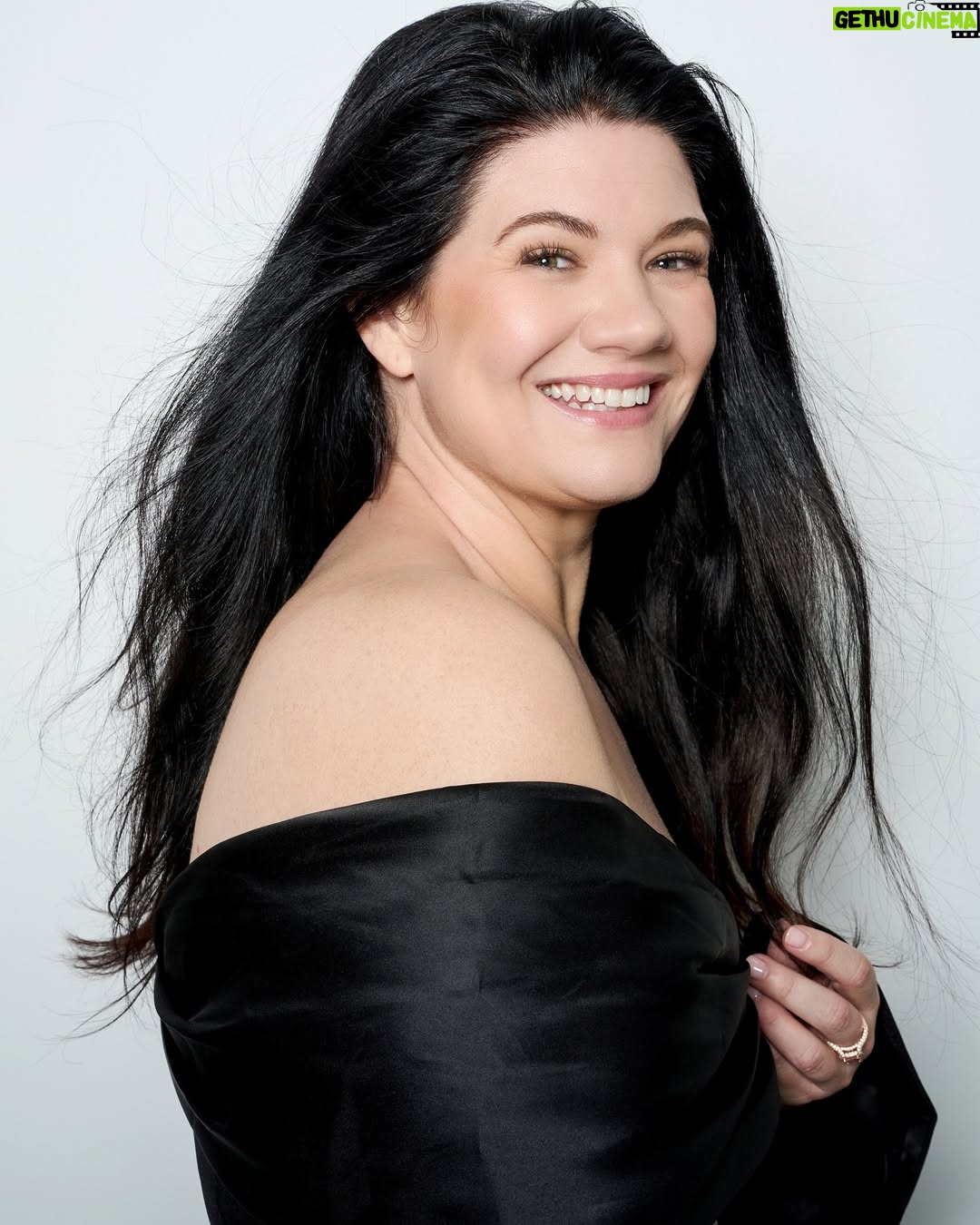 Tanya Hennessy - 4.6K Likes - Got some new headshots and I look like I’m selling Haircare in the early 2000s and I’m very here for it. @carlottamoye @paulajoye @sarahlaidlaw