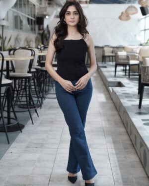 Tanya Maniktala Instagram - I’m bettin’ the odds on all of us
I do it for all of my people now
Put that on everything that I love

For the promotions of Loot Kand
Streaming on @mxplayer 

Shot by @deepikasdeepclicks 
Styled by @aesana0710 
Outfit courtesy @ivoryrose.in 
Jewellery courtesy @rang_akankshanegi @besotted_communications
Location @axobarandkitchen 
Media Relations: @brandnbuzz