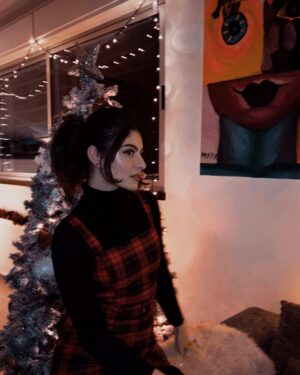 Tara Abboud Instagram - Insert nice nails ❤️🎄