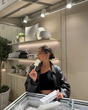 Tara Atalla Instagram - Lost in @harrods 💚
#harrods