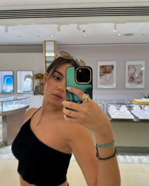 Tara Atalla Instagram - Lost in @harrods 💚
#harrods
