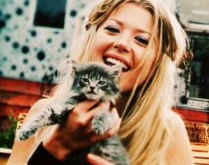 Tara Reid Instagram - GUESS WHAT!? Josie & The Pussycats is now streaming on @amazonprime @appletv @peacock 😻😻😻 

@universalpictures 
@itsparkerposey 
@alancummingreally 
@rachaelleighcook 
@rosariodawson