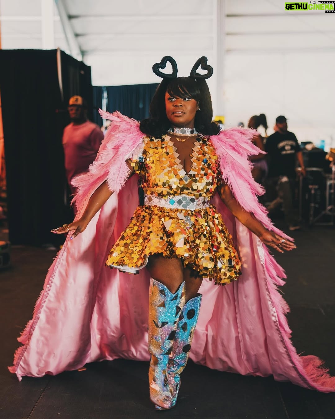 Tarriona Ball - 7K Likes - Daddy would be proud š„¹ Jazzfest 2025 Thank you @mzbeejoness @thamakeupartist @nolafashionfreak for getting me together for such a special day!!!