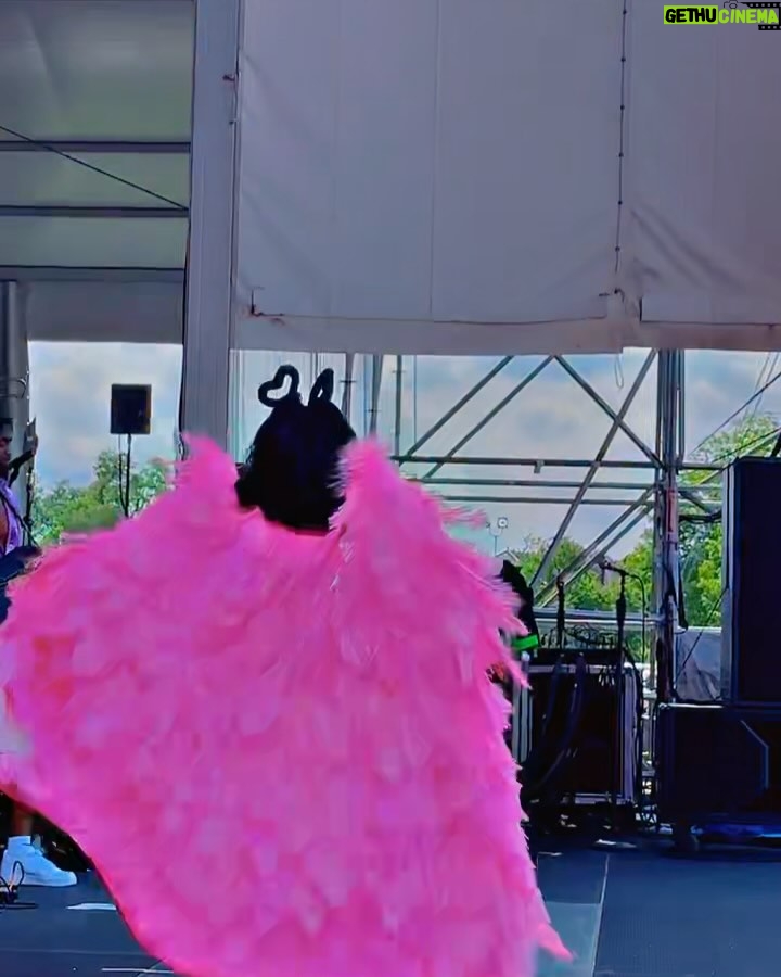 Tarriona Ball - 7K Likes - Daddy would be proud 🥹 Jazzfest 2025 Thank you @mzbeejoness @thamakeupartist @nolafashionfreak for getting me together for such a special day!!!