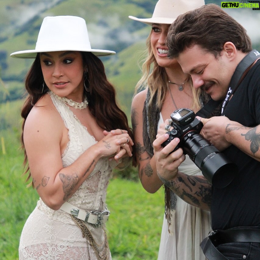 Tatiana Dias - 35.5K Likes - a gente vem construindo uma coisa T Ã O incrível que esse shooting não poderia ter sido diferente! ✨
eu juntei uma equipe que de longe é a melhor do mundo. @guizzacreative / @lucaslinsmakeup / @phelippesobral / @bearevitto vocês fizeram tudo ser exatamente do jeito que estava sonhando e planejando.
@lauanaprado obrigada por tanto. por confiar, acreditar, e apoiar tudo. te amo demais.
@quintadaalianca que LUGAR MÁGICO e que dias incríveis vivemos aí! obrigada por tanto também!
@essenceraoficial vem muito aí 🤎