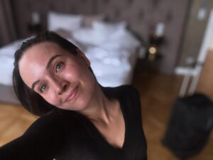 Tereza Ramba Instagram - Brno bylo intenzivní a taky strašně 🩷 láska! Je to sprint. Ale krásnej. #monyová 
Díky kamarádi. A jedeme dál!
@igor_orozovic_ofiko @krystofhadek_ofyshl @lukas_hyksa #zuzanakirchnerova @bob.peterka @oneplaycz