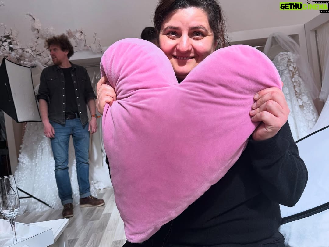 Tereza Ramba - 3.1K Likes - Brno bylo intenzivní a taky strašně 🩷 láska! Je to sprint. Ale krásnej. #monyová
Díky kamarádi. A jedeme dál!
@igor_orozovic_ofiko @krystofhadek_ofyshl @lukas_hyksa #zuzanakirchnerova @bob.peterka @oneplaycz