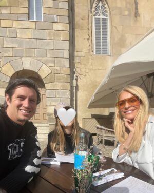 Tess Daly Instagram - Reflecting on a beautiful weekend of birthday and mother’s day celebrations. Feeling blessed and grateful, surrounded by my closest friends and family 🥰 and to top it off the sunshine finally came out to play too ☀️