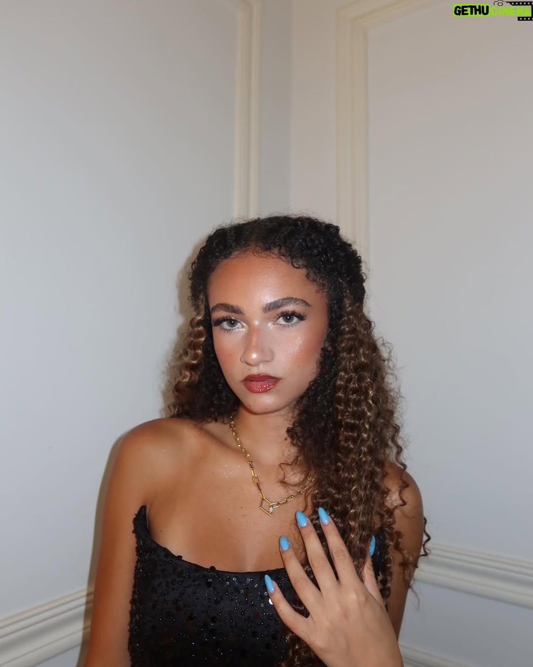Thalia Elansari - 35.3K Likes - prom night