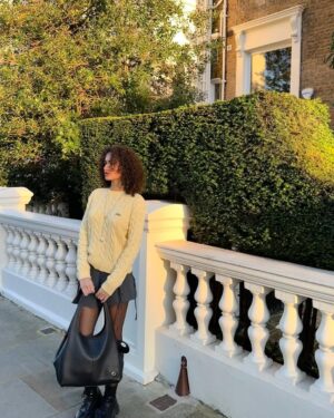 Thalia Elansari Instagram - whole lot of yellow 🌼