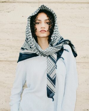 Thalia Elansari Instagram - @thalia_elansari x SEP
📷 @lsampa 
The Mary Cotton Keffiyeh Blue
