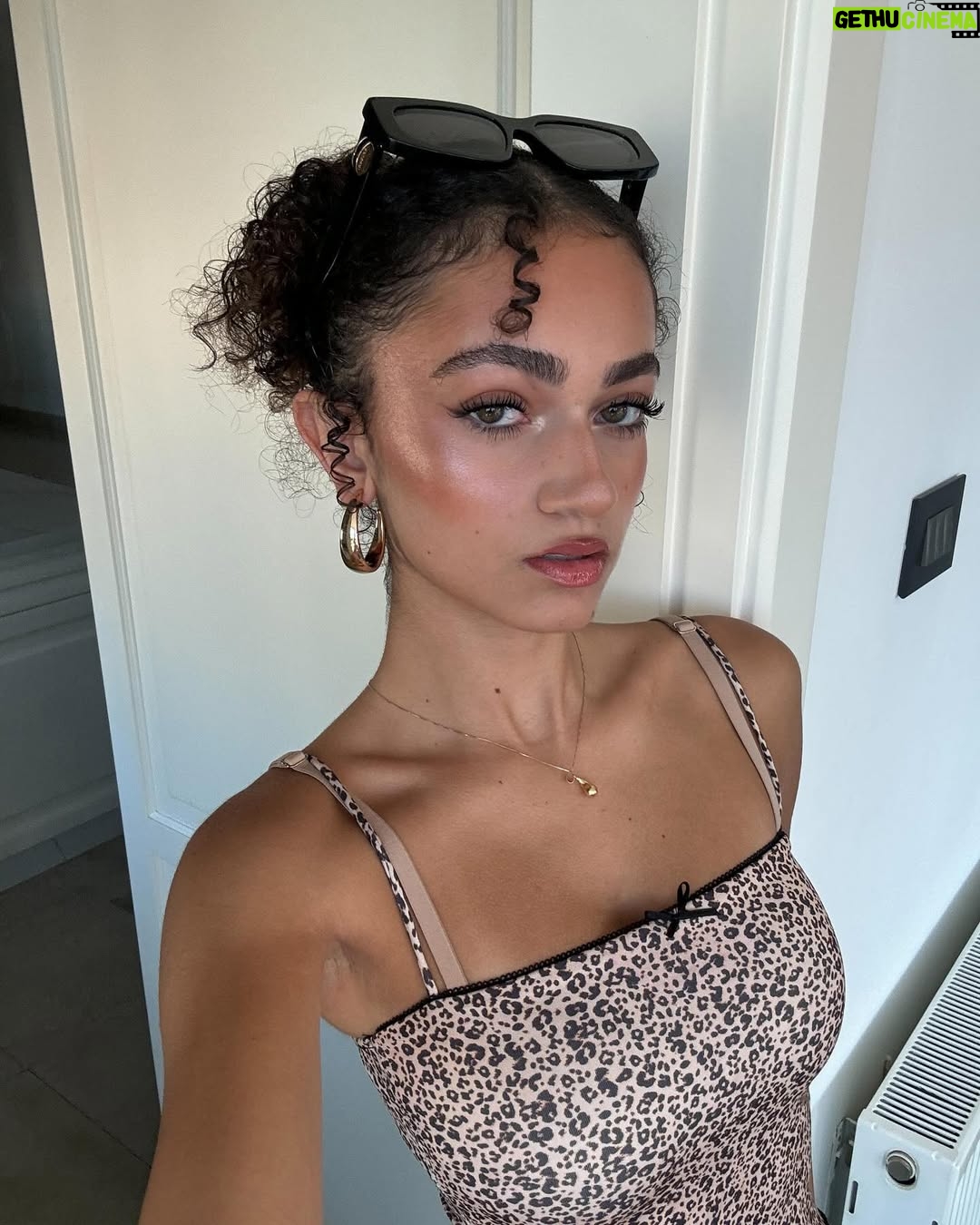 Thalia Elansari - 33.7K Likes - 🐆