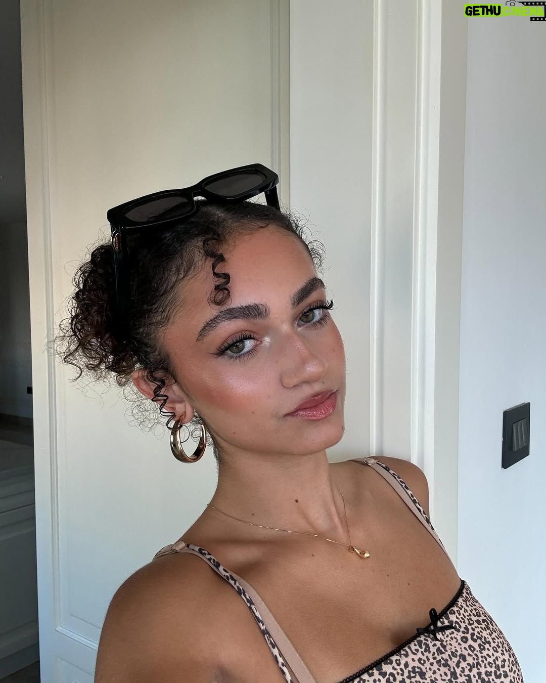 Thalia Elansari - 33.7K Likes - 🐆