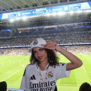 Thalia Elansari Instagram - “What’s the offside rule”