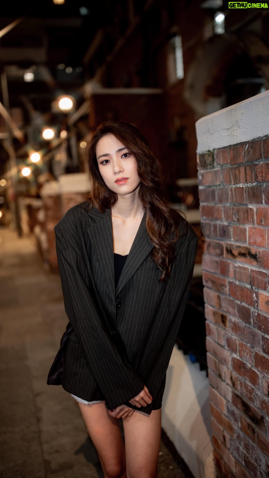 Tiffany Lau - 33.2K Likes - new photo posing strategy? 🤔
i wonder what the people who passed by me were thinking 🫣🤣🤣
anywaysss, who else has tried this? 🤭