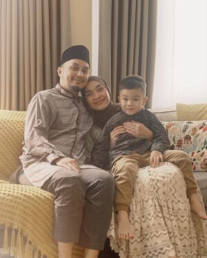 Tika Bravani Instagram - Taqobalallaahu minna wa minkum, selamat Idul Fitri, mohon maaf lahir batin 🙏🤍