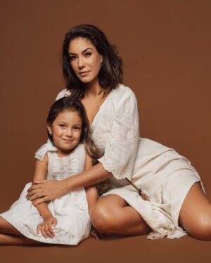 Tilsa Lozano Instagram - Te soñé durante muchos años, te cree en mi mente y gracias al amor de Dios te cree también en mi vientre 🩷🙏 eres una niña dulce, buena inteligente, amorosa, solidaria y podría seguir mencionando todas tus virtudes niña mía ⭐️ acá estoy para ti mi vida hasta mi último respiro siempre mamá estará orgullosa de ti muñeca mía 💖 nunca te olvides que mi amor es incondicional! Gracias por elegirme como tu mamá hace 9 años atrás 🎂 💋