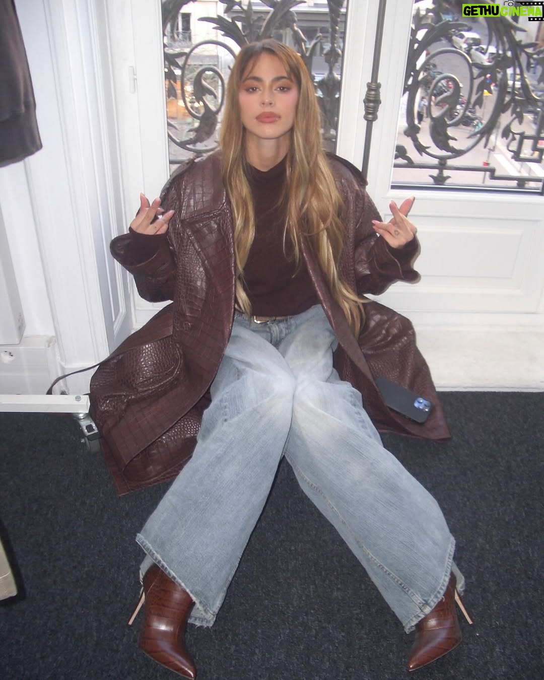 Tini Stoessel - 1.6 Million Likes -