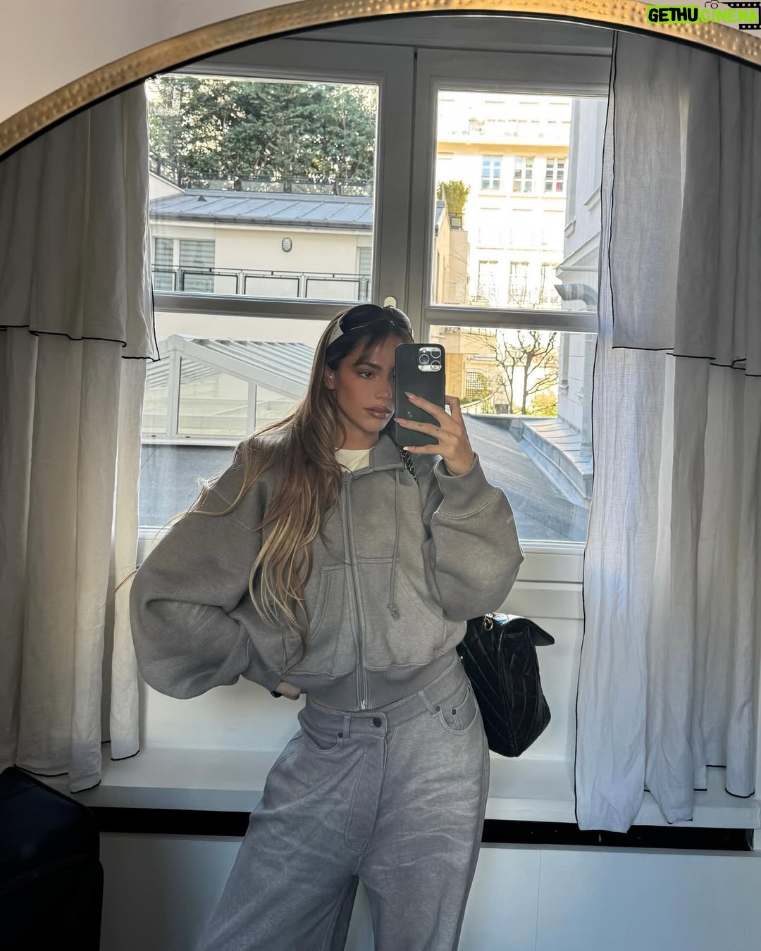 Tini Stoessel - 1.6 Million Likes -