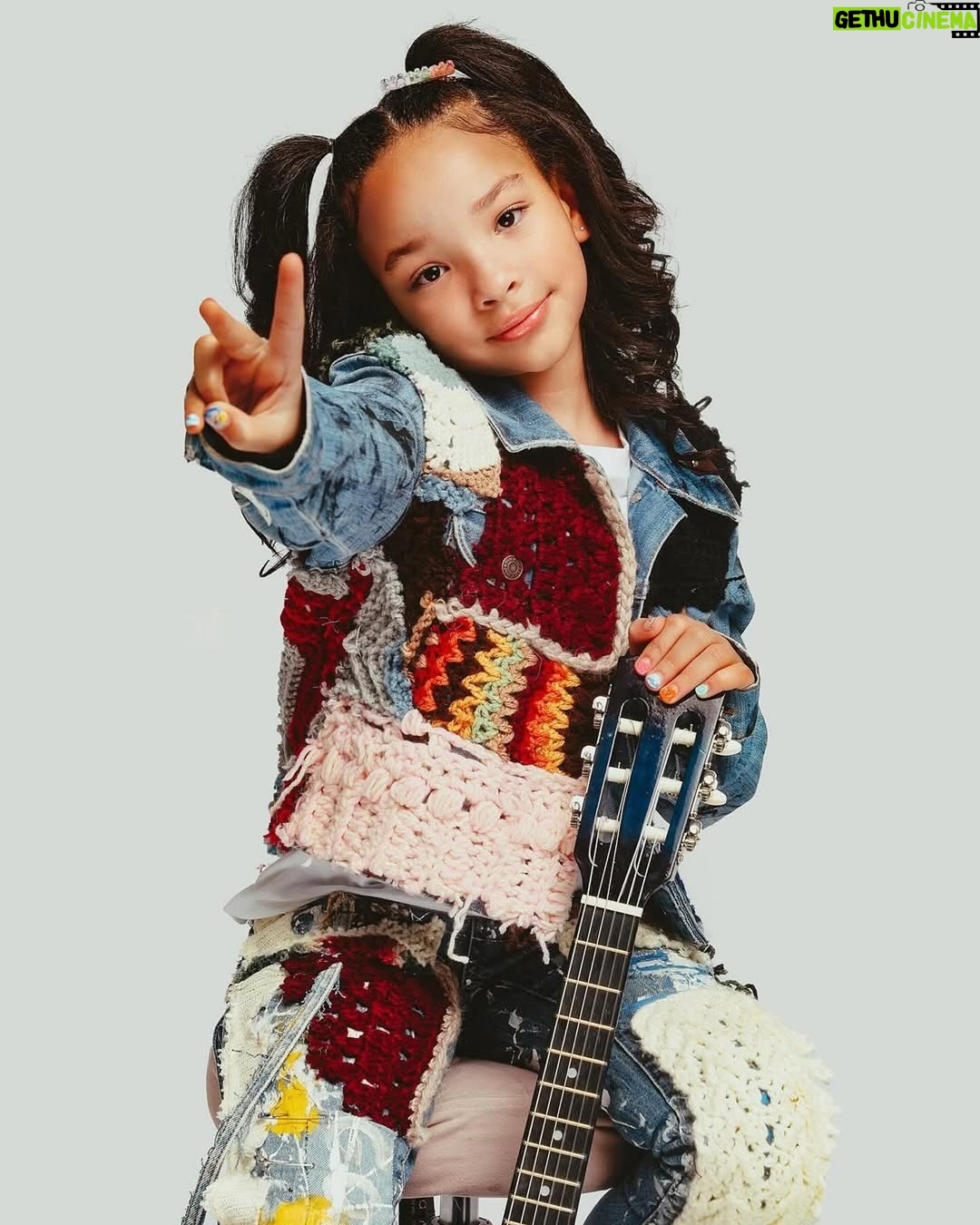 Tiny Harris - 193.4K Likes - How my lil superstar @heiressdharris is growing up on me so fast. Tomorrow she is will 9 & what can I say.it was one of the greatest,Blessings when I had u at such my mature age but I wouldn't wanna know life without her!! I'm the proudest mom of all my amazing kids! Just call us the New Jackson 5 baby cause we on our way!!! We turning up for u tomorrow & this weekend. #AnythingForMySunshineOnA CloudyDay #HeiressTurning9 @badgal_layyyy slayed her hair per usual thx to my girl Val frm @clayluxurykids & @goldmunke with the dope fits!
@hauseofglam @morrisde #GodsBlessing