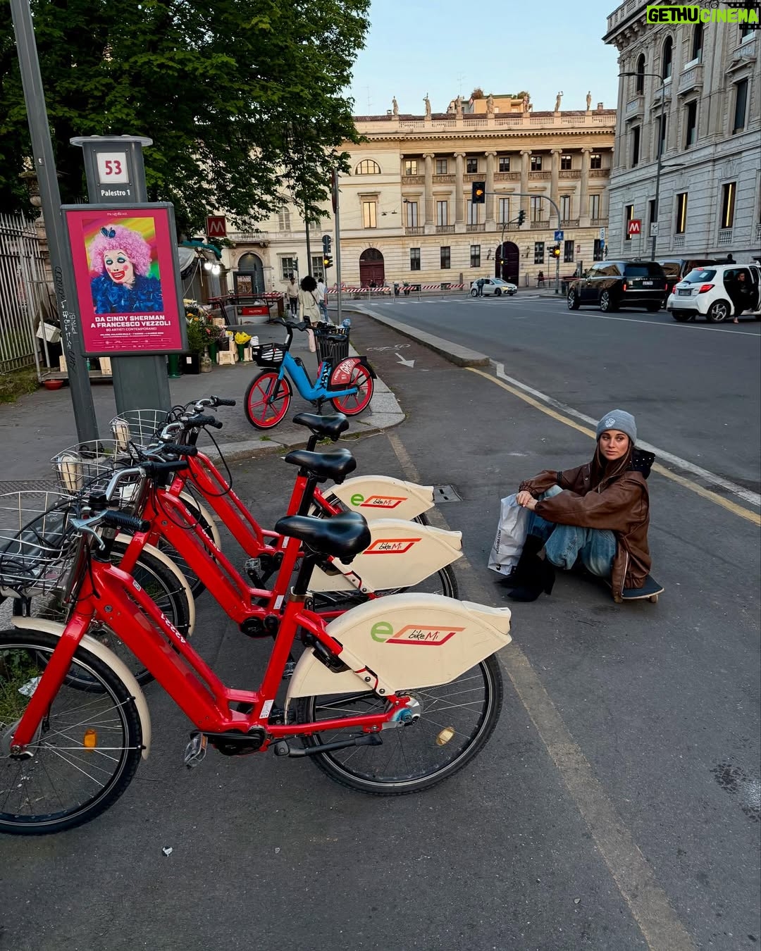 Tita Ureta - 27.7K Likes - CIAO Milan
mañana empieza la aventura a la que me invitaron, pista… estaré en una alfombra roja con una actriz que seguro conocen. por mientras, disfrutamos de la ciudad del diseño y la moda 🍕