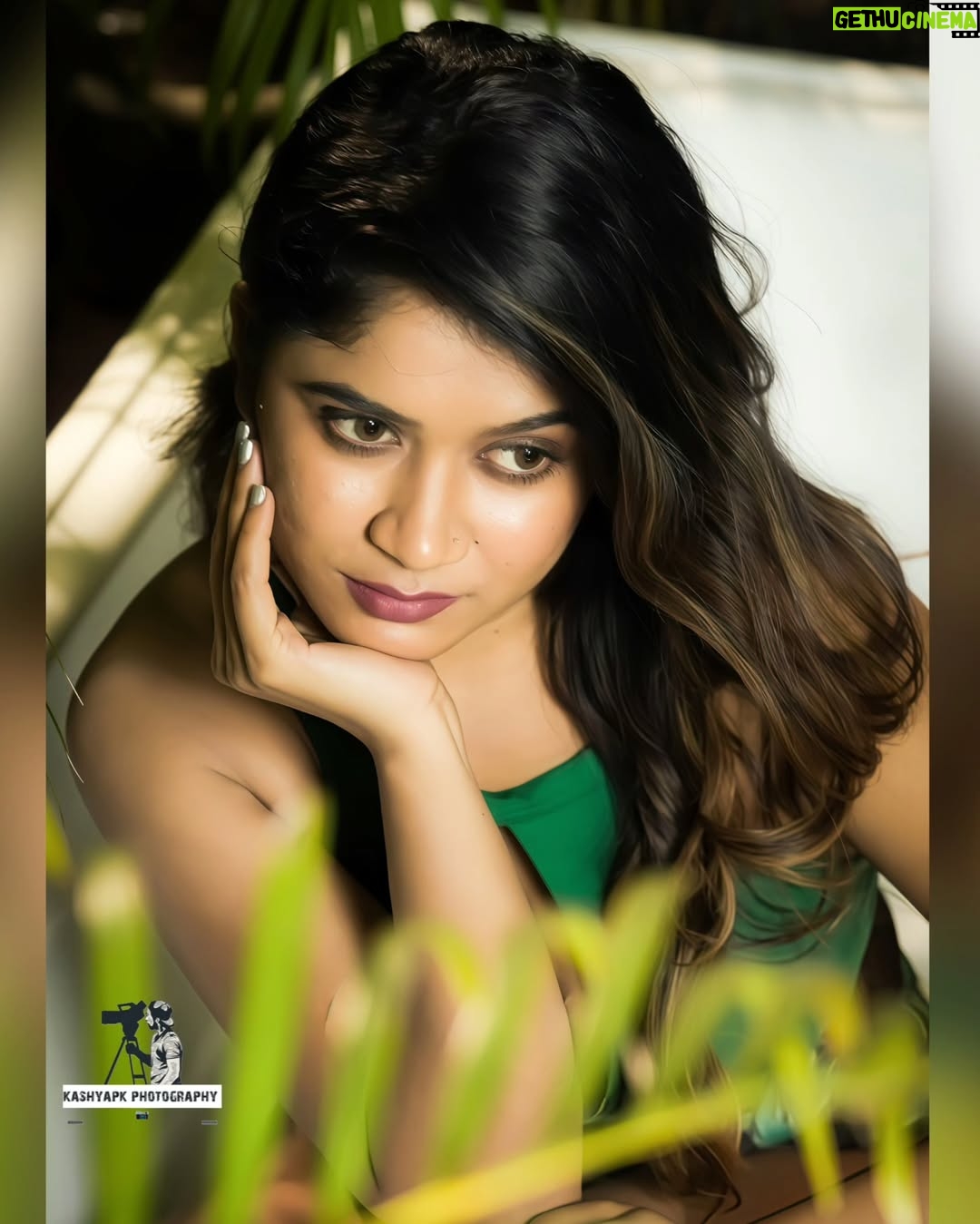 Tithi Ghosh - 1.6K Likes - Green vibes only 💚🌿
Model - @tithi__ghosh__
Makeup & hair stylish 💄 - @pujadas_makeupartist
#explorepage #sonyalphasclub #sonyalpha #instagood
💤