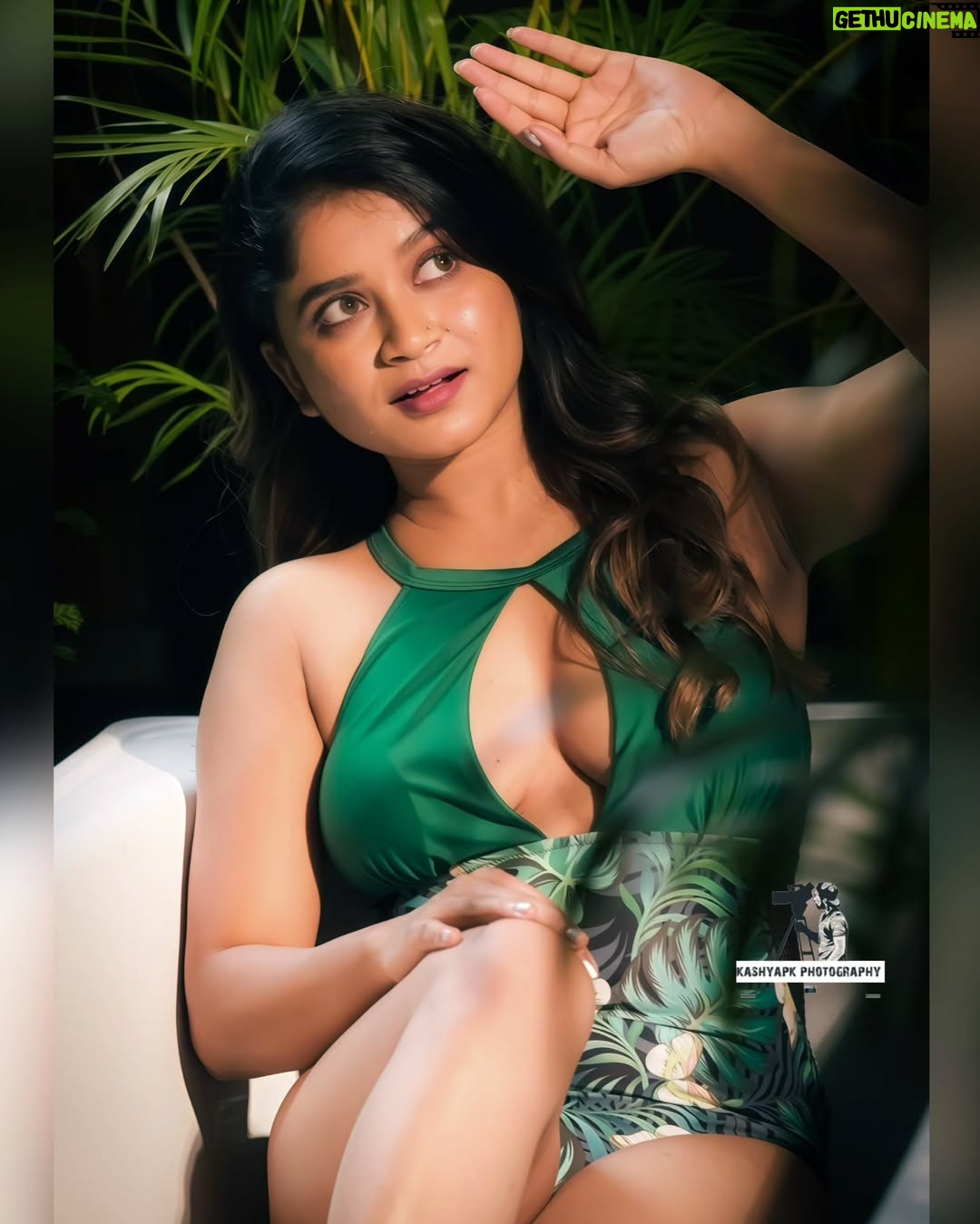Tithi Ghosh - 1.6K Likes - Green vibes only 💚🌿
Model - @tithi__ghosh__
Makeup & hair stylish 💄 - @pujadas_makeupartist
#explorepage #sonyalphasclub #sonyalpha #instagood
💤