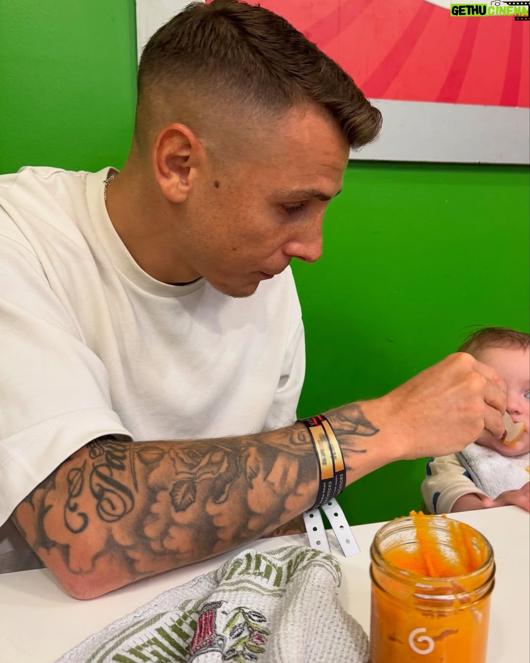 Tiziri Digne - 18.3K Likes - Ma team ❤️
La famille était là ce week-end pour fêter l’anniversaire d’Isaho, au programme Legoland et restau, même bébé Isaïa était content (photo 5 👶🏼) et je tenais a immortaliser ma belle déco avec les bons ballons 🎈 (photo 8)
#famille #birthday #love