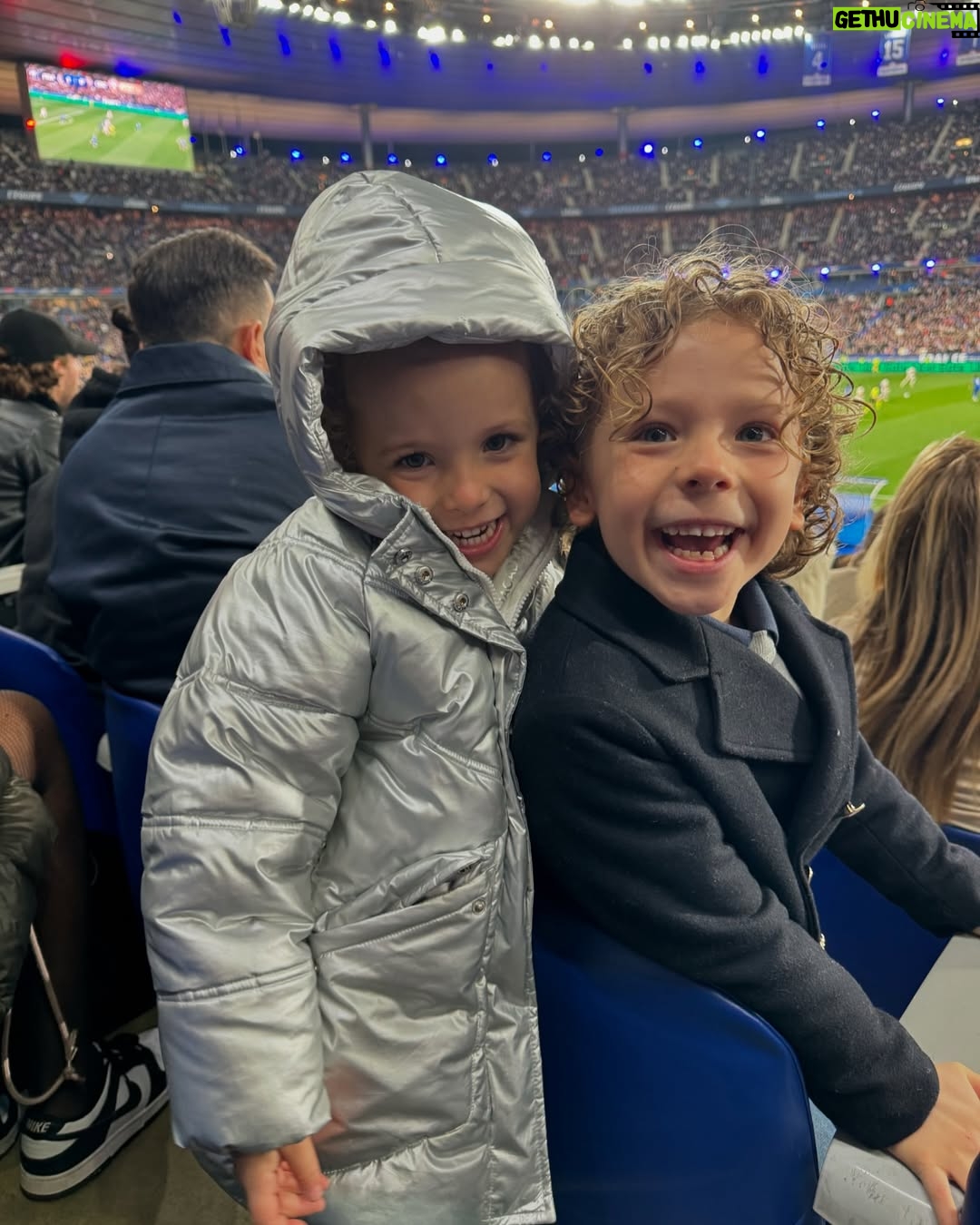 Tiziri Digne - 23.7K Likes - About last night ⚽️🇫🇷
Une première au stade de France pour bébé Isaïa et des grands heureux de la victoire ! On a passé une excellente soirée ❤️
#famille #equipedefrance #football