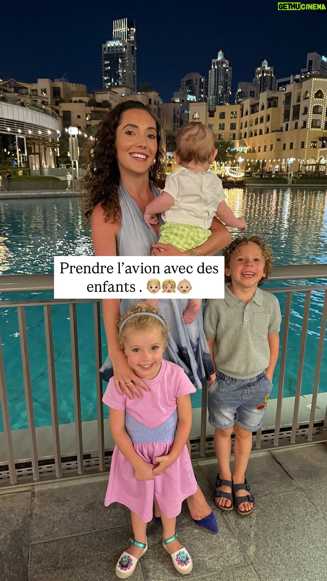 Tiziri Digne - 59.1K Likes - Ready for takeoff ✈️
Les parents, on est d’accord, on nous regarde toujours de travers quand on débarque dans l’avion, le train, au restau … avec des enfants ? Mais ne vous laissez pas intimider, osez voyager, osez sortir avec vos petits, créez vous des souvenirs en famille c’est l’essentiel ❤️
#famille #voyageenfamille #vacances #dubai