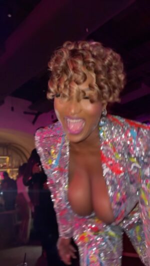 Toccara Jones Instagram - I surprised my bff @iamtoccarajones showed up in ATL just in time to get this video of her entering her bday party   stalked her all night. If you know me I take these videos and moments personally 🤪❤️‍🔥