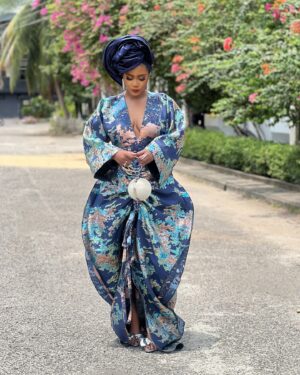 Toni Tones Instagram - Queening! ✨ 

Celebrated my dad’s birthday in style! 💙🎉

And one thing about me? My gele is ALWAYS going to gele, hunnay! 💁🏽‍♀️✨”

Obsessed with my fabulous Asoebi 😍 — this Japanese-inspired kimono dress made by the incredible @adeysoile 😍❤️🔥