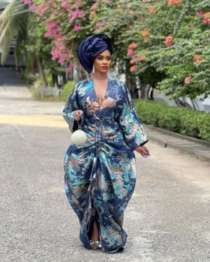 Toni Tones Instagram - Queening! ✨ 

Celebrated my dad’s birthday in style! 💙🎉

And one thing about me? My gele is ALWAYS going to gele, hunnay! 💁🏽‍♀️✨”

Obsessed with my fabulous Asoebi 😍 — this Japanese-inspired kimono dress made by the incredible @adeysoile 😍❤️🔥