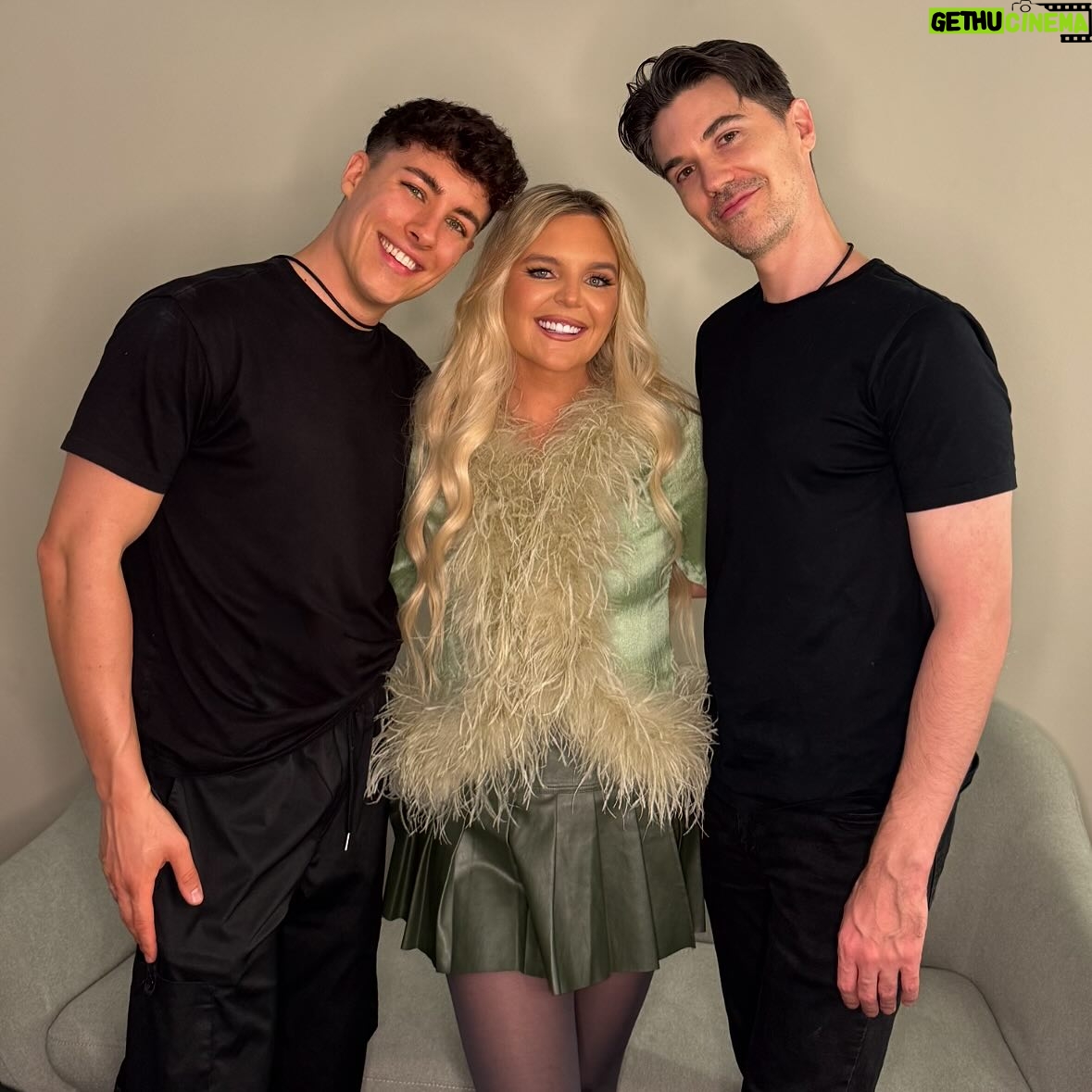Toni Watson - 17.4K Likes - @cyndilauper you are the most inspirational woman I have met. I love you 🫶🏼 it was an honour to sing with you! andddd stay tuned guys.. there may be something coming your way... 👀
Cyndi XTones
📸 @shotography