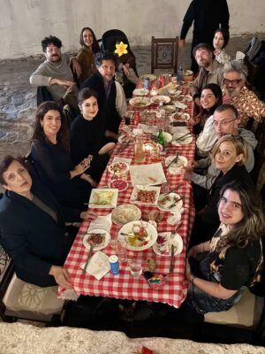 Tonia Sotiropoulou Instagram - Happy Easter 🧡🐣

#hydra #easter #family #friends