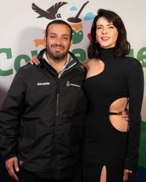 Tonka Tomicic Instagram - Segunda noche en Coyhaique, más de 20.000 personas en la @expopatagoniacl ❤️ lo pasamos espectacular con @exhuevo, gracias por el cariño! 🥰

Hair Stylist: @enriquelopezestudio 
Fotografías: @ozcar 
Publicista: @carlitosarratiaguerra 
Look: @sarikarodrik 
Accesorios: @cincocinco.cl