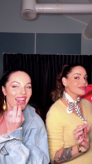 Triana Iglesias Instagram - Cry, flow, lipstick, let’s go! 
Vi har akkurat spilt inn en kjempe spennende episode som slippes på tirsdag. 
Gleder du deg like mye som oss? 🌹 

#reklame @danspaaroserpod