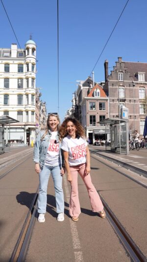 Trijntje Oosterhuis Instagram - Niemand minder dan Trijntje zingt de hits van Total Touch op Het Grote Ademnood Discobal in november! 

#ademnooddiscobal #ademnood