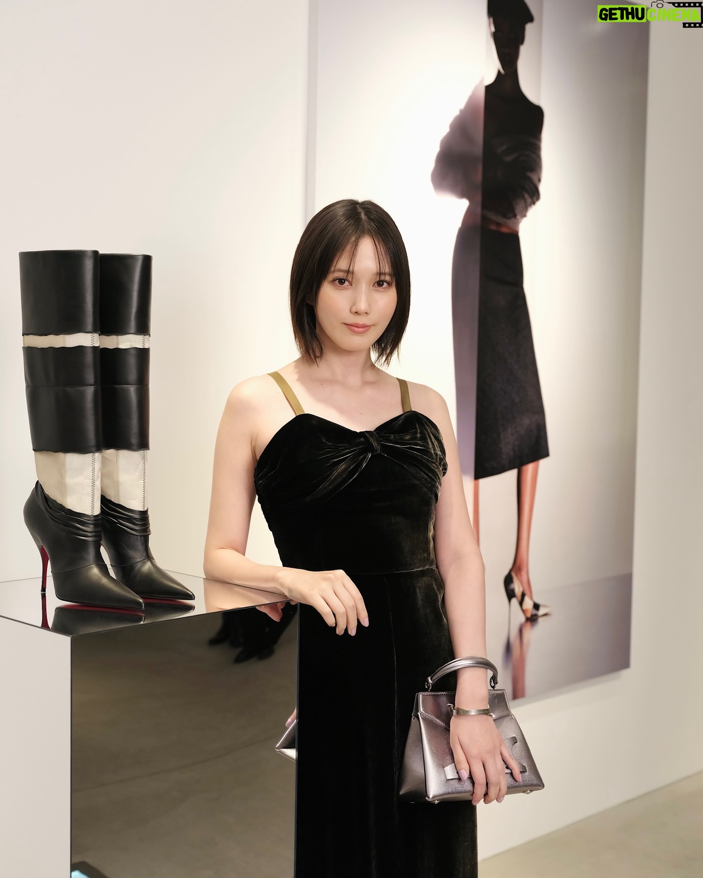 Tsubasa Honda - 196.7K Likes - 👠☁️
「クリスチャン ルブタン」と「メゾン マルジェラ」の
初コラボレーションによるコレクションローンチイベントに行ってきました!
2つのブランドの遺伝子を融合させた唯一無二のシューズが
まるで芸術品のようで…美しかったです💍⊹ ࣪ ˖
@christianlouboutin
@maisonmargiela
#ChristianLouboutin
#MaisonMargiela
#pr