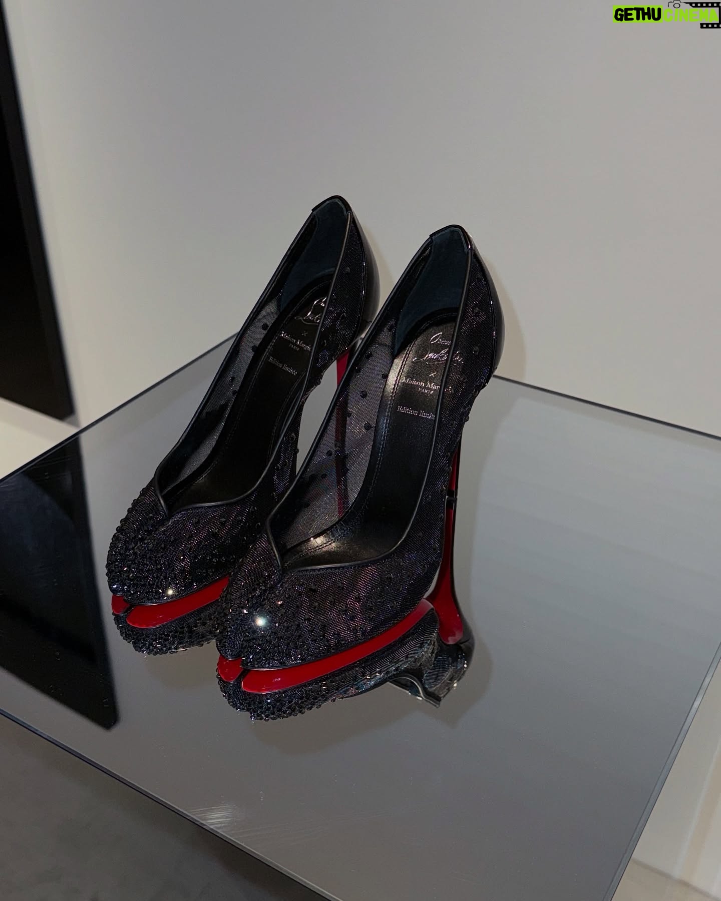 Tsubasa Honda - 196.7K Likes - 👠☁️
「クリスチャン ルブタン」と「メゾン マルジェラ」の
初コラボレーションによるコレクションローンチイベントに行ってきました!
2つのブランドの遺伝子を融合させた唯一無二のシューズが
まるで芸術品のようで…美しかったです💍⊹ ࣪ ˖
@christianlouboutin
@maisonmargiela
#ChristianLouboutin
#MaisonMargiela
#pr