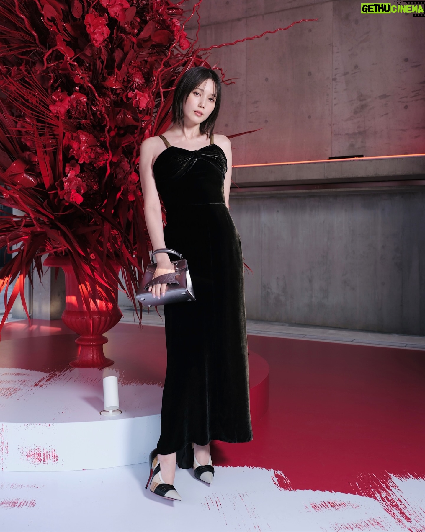 Tsubasa Honda - 196.7K Likes - 👠☁️
「クリスチャン ルブタン」と「メゾン マルジェラ」の
初コラボレーションによるコレクションローンチイベントに行ってきました!
2つのブランドの遺伝子を融合させた唯一無二のシューズが
まるで芸術品のようで…美しかったです💍⊹ ࣪ ˖
@christianlouboutin
@maisonmargiela
#ChristianLouboutin
#MaisonMargiela
#pr